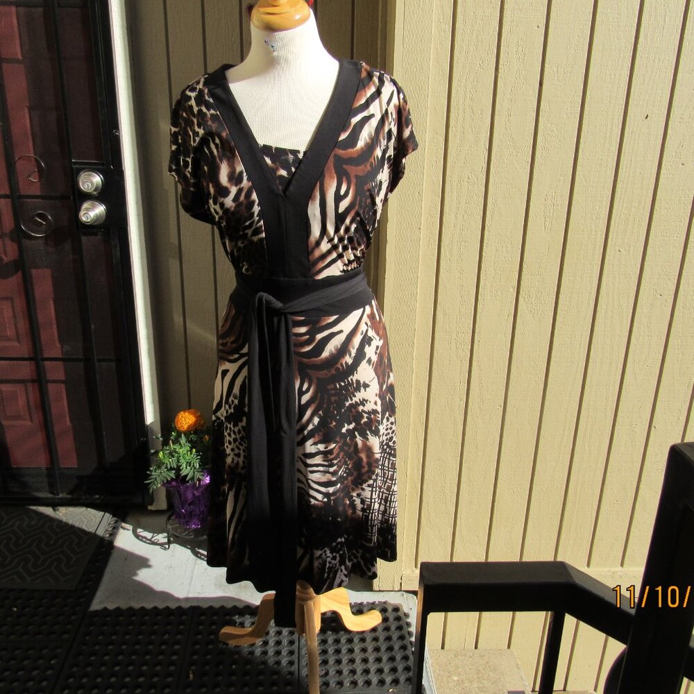 #454  WOMAN'S ANIMAL PRINT DRESS BY GLAMOUR  (SIZE 16W)